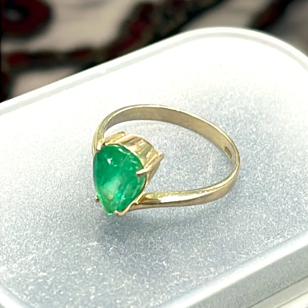 Vintage 18KG 3ct Columbian Emerald Ring